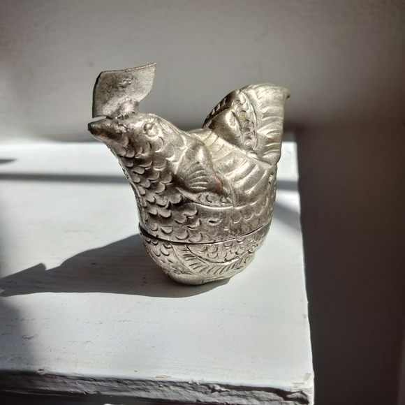 Vintage metal rooster trinket box pill box hand-made - Picture 2 of 9